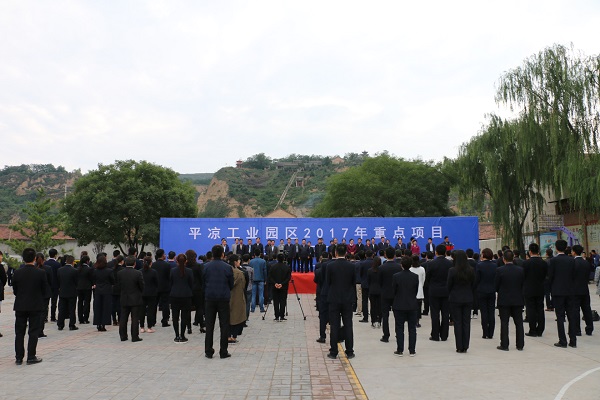 市委副書(shū)記、市長(zhǎng)王奮彥帶隊(duì)觀摩督查公司項(xiàng)目建設(shè)工作(圖3)