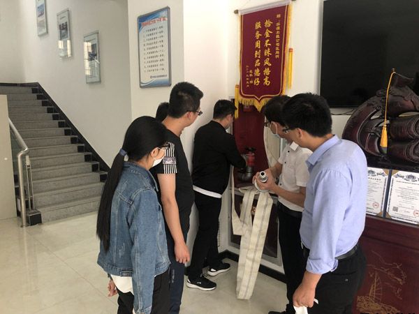 泓源新能源公司、出租車公司聯(lián)合開展消防安全演練(圖2)