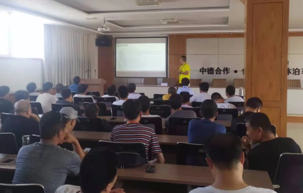 泓源出租車公司召開(kāi)7月份安全例會(huì)并開(kāi)展“炎炎夏日送清涼”活動(dòng)(圖2)