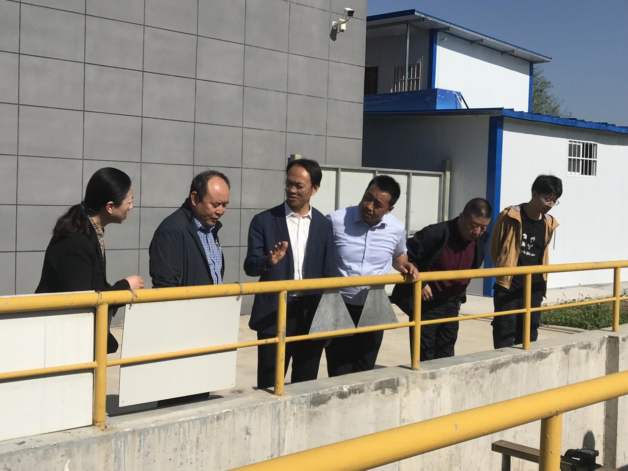 省開發(fā)區(qū)領導小組考察調(diào)研泓源城東污水處理公司工作(圖2)