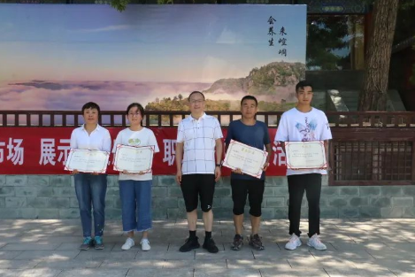 助力文旅市場 展示產(chǎn)投風(fēng)采——市產(chǎn)投集團(tuán)組織開展員工登山比賽活動(dòng)(圖12)